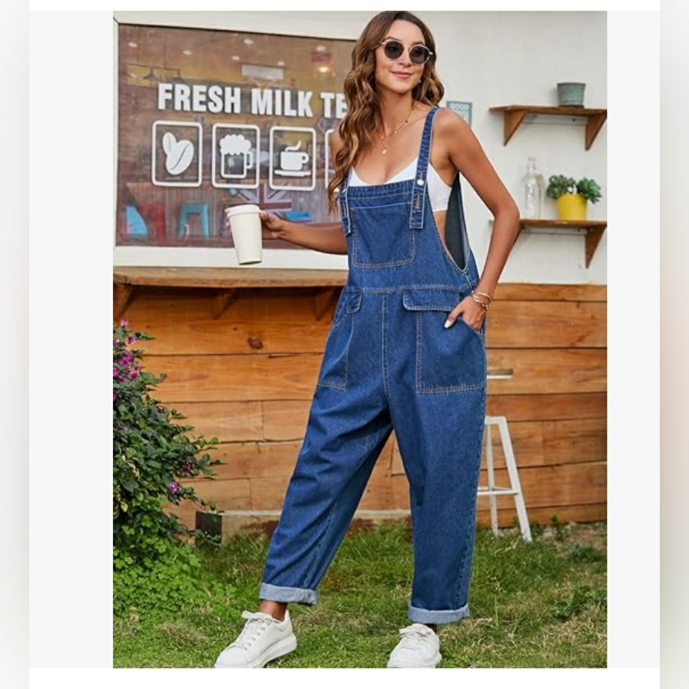 Women NWOT  Oversized Denim Bib Overalls - M